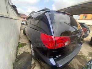 Toyota Sienna 2006 Blue