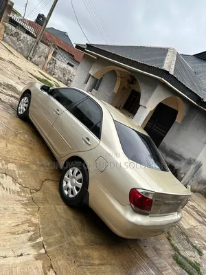 Toyota Camry LE 4dr Sedan (2.4L 4cyl 4A) 2004 Gold