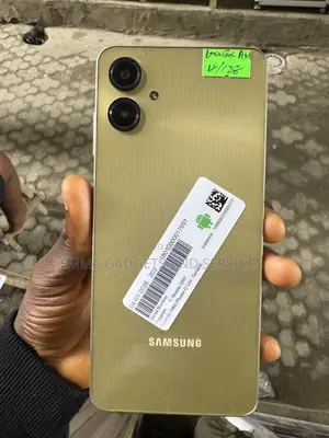 Samsung Galaxy A06 128 GB Yellow