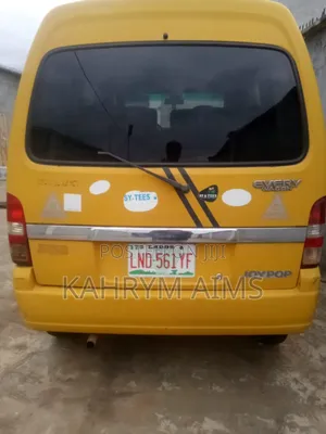 Suzuki APV Minibus 2015 Yellow