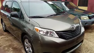 Toyota Sienna LE 8 Passenger 2011 Green
