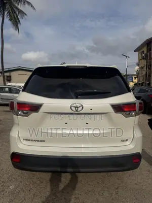 Toyota Highlander XLE 4dr SUV AWD (3.5L 6cyl 6A) 2015 White