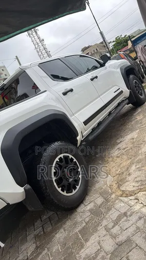 Toyota Tacoma 2024 White