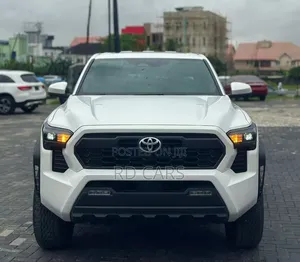 Toyota Tacoma 2024 White