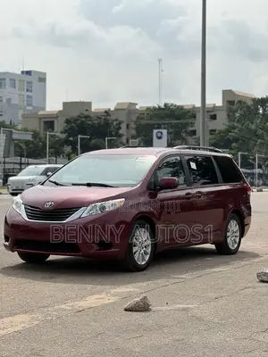 Toyota Sienna XLE 7-Passenger 4dr Minivan AWD (3.5L 6cyl 6A) 2014 Red