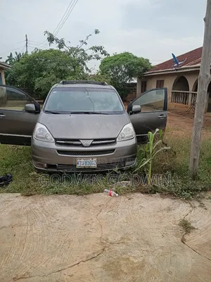 Toyota HiAce 2005 Grey