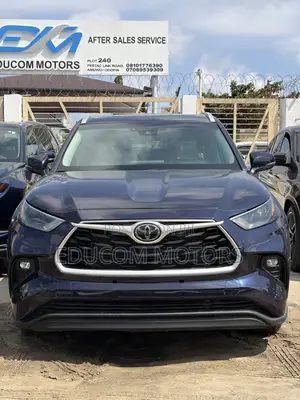 Toyota Highlander XLE 2022 Blue