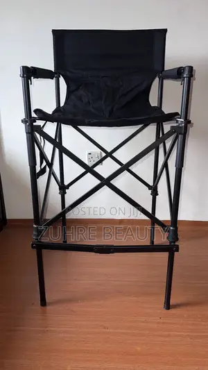 Trayless Makeup Chair
