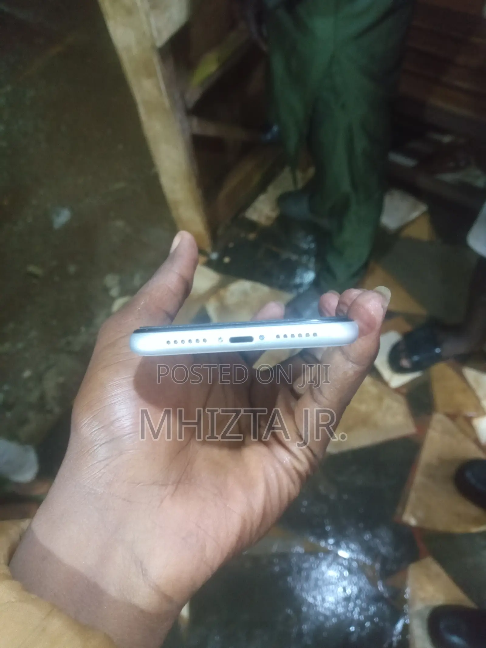 Apple iPhone XR 64 GB White