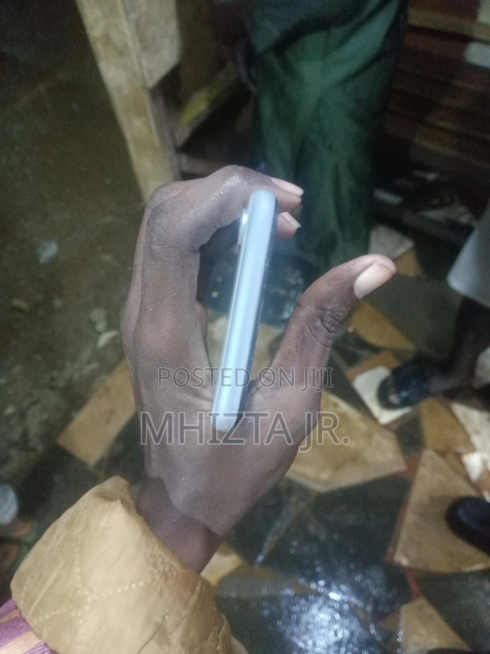Apple iPhone XR 64 GB White