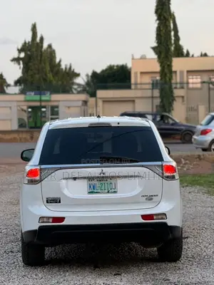 Mitsubishi Outlander 2013 White