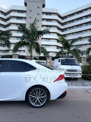 Lexus IS 300h 4WD 2018 White
