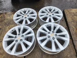 Original Oem 17-Inch Es350 Rim.