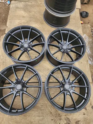19-Inch Staggered Rim.