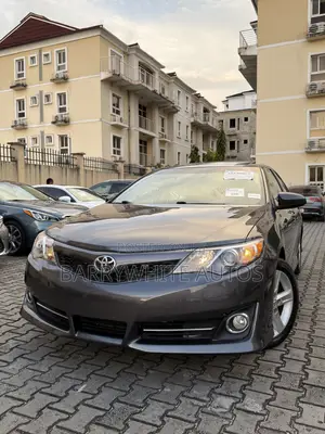 Toyota Camry SE 4dr Sedan (2.5L 4cyl 6A) 2013 Gray