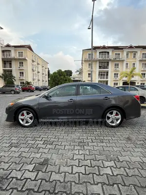 Toyota Camry SE 4dr Sedan (2.5L 4cyl 6A) 2013 Gray