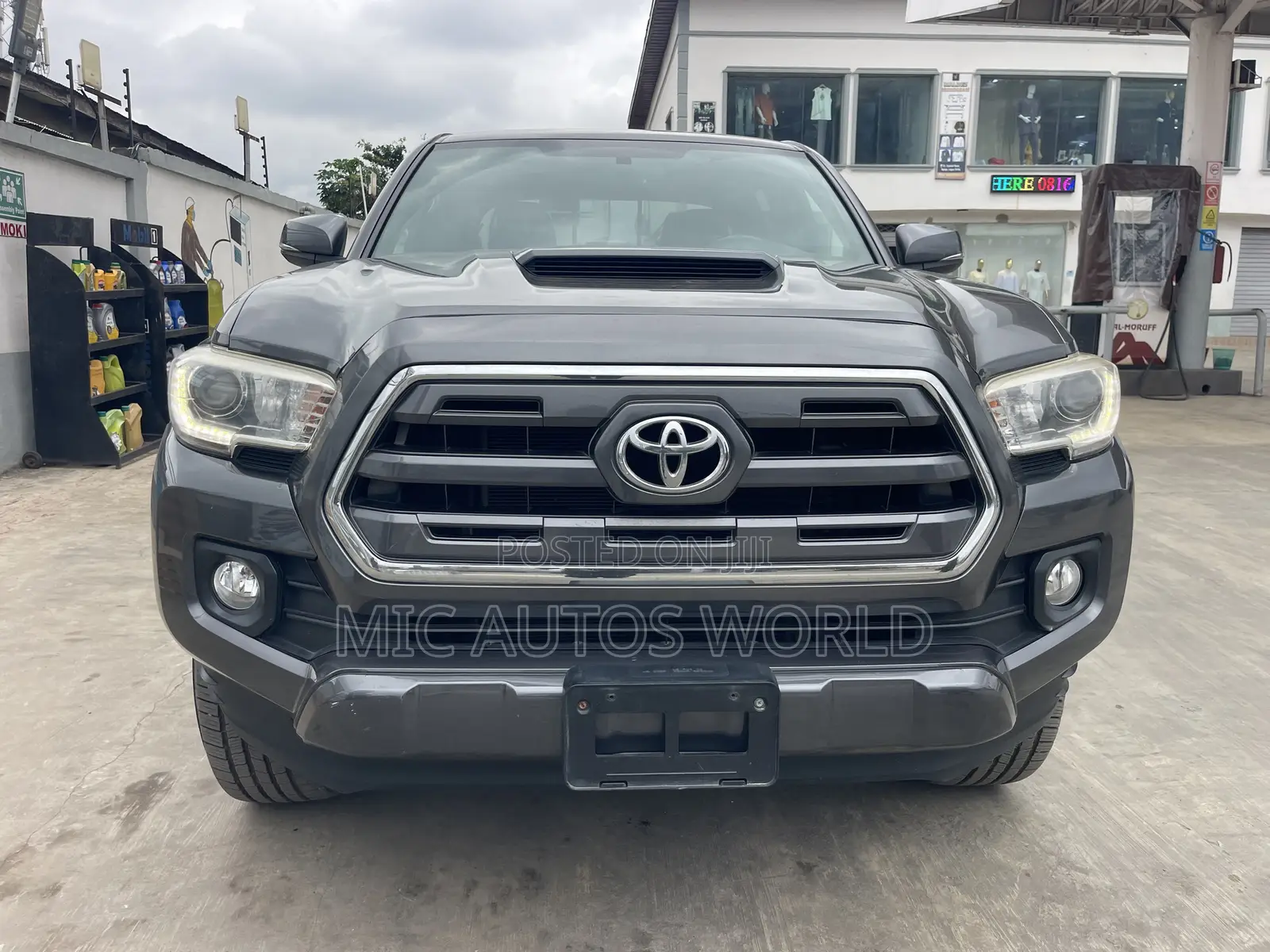 Toyota Tacoma 2023 Gray