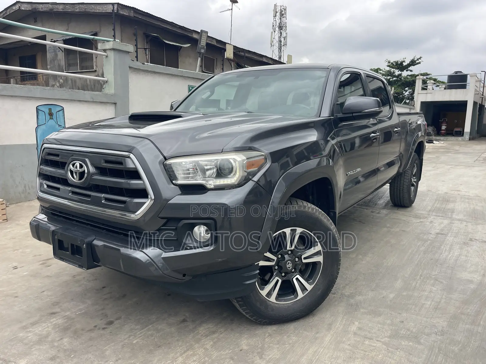 Toyota Tacoma 2023 Gray