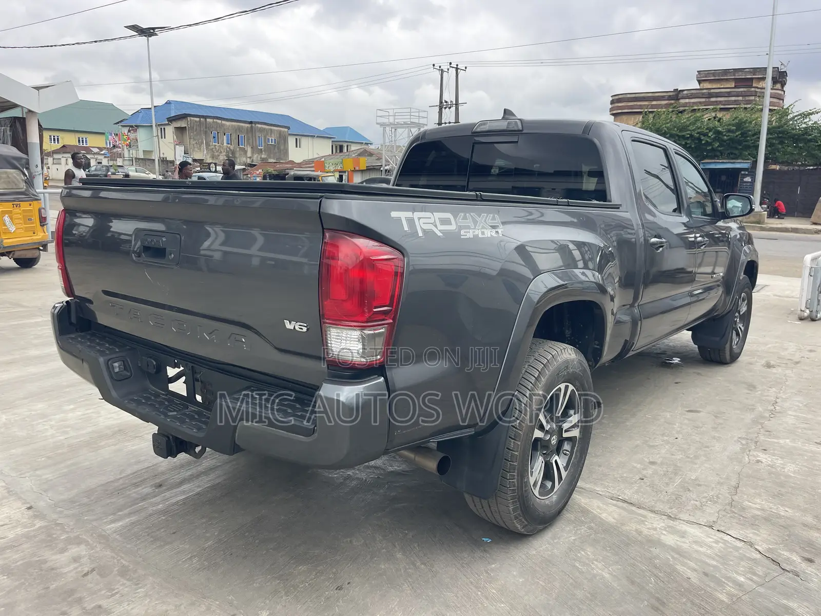 Toyota Tacoma 2023 Gray