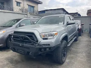 Toyota Tacoma 2022 Silver
