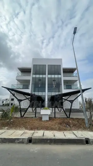 5bdrm Mansion in Ikate for sale