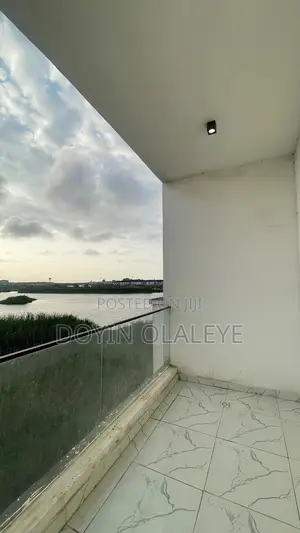 6bdrm Duplex in Chevron for rent