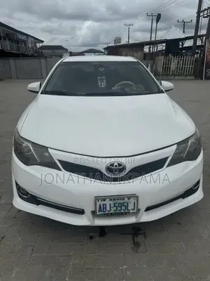 Toyota Camry SE Sport 4dr Sedan (2.5L 4cyl 6A) 2014 White