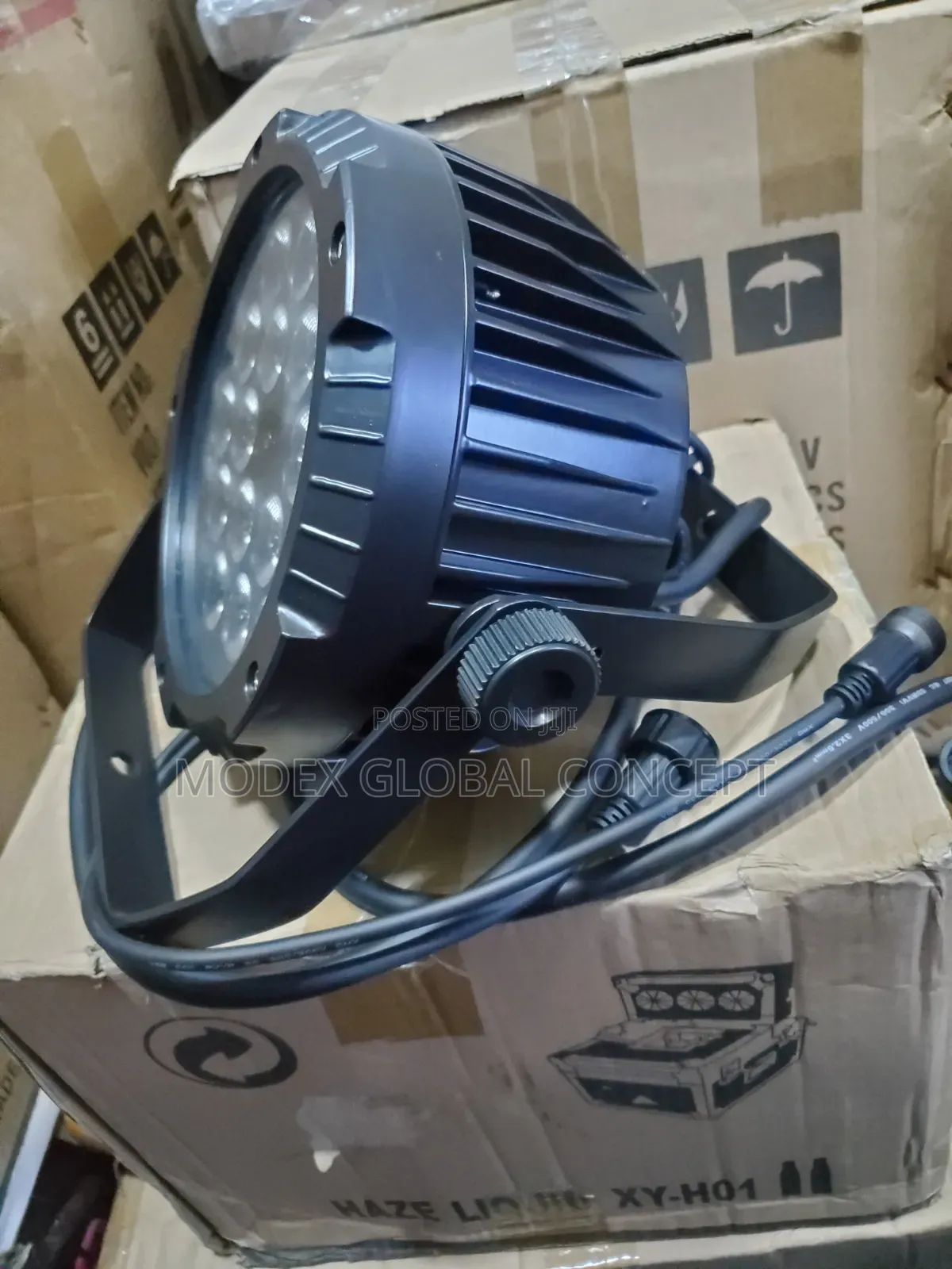 18x18W RGBWA+UV LED Par Can Stage Light.