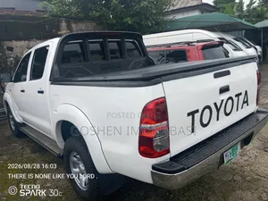 Toyota Hilux 2015 White
