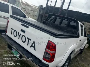 Toyota Hilux 2015 White