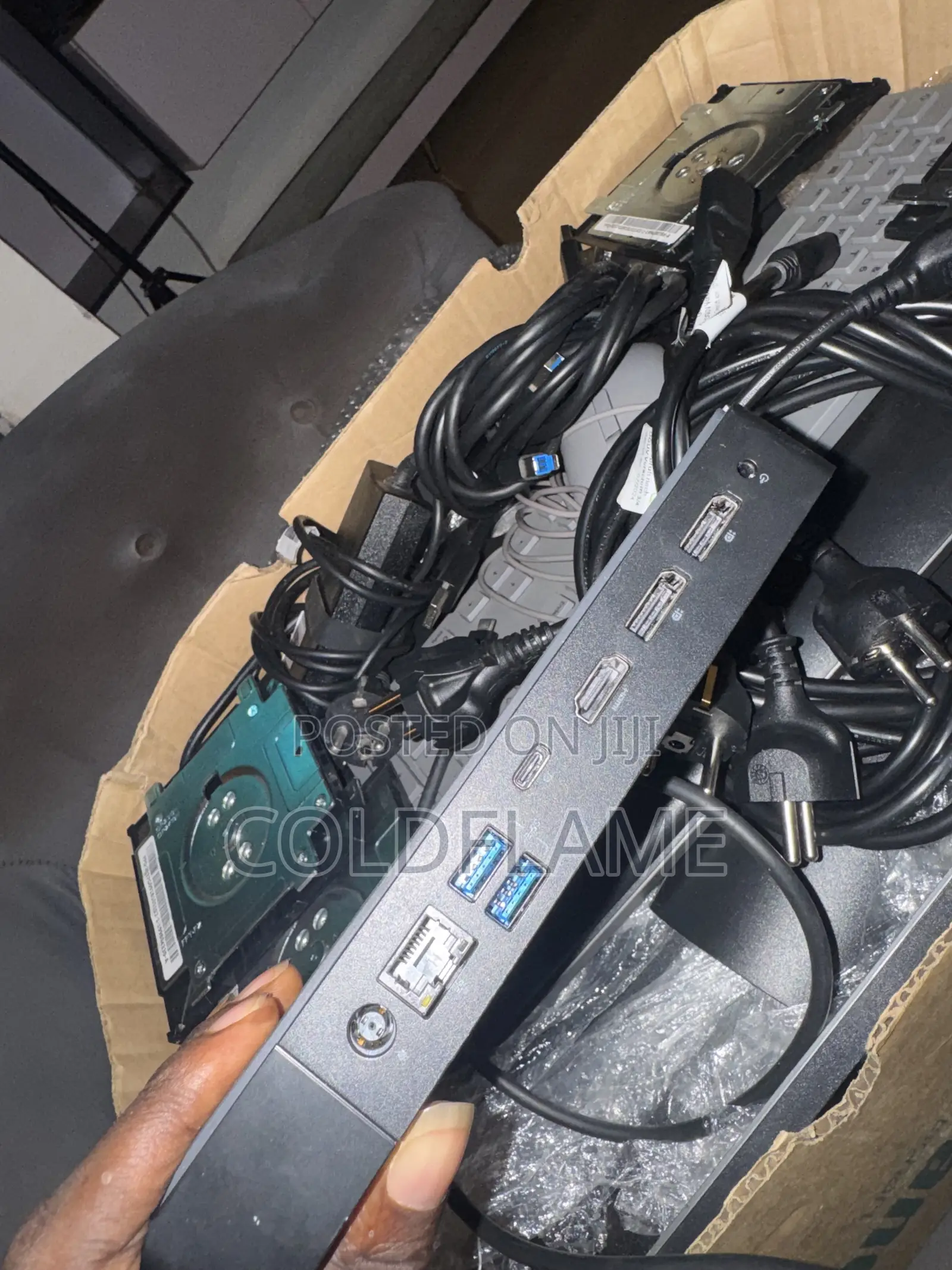 Original Dell Docking Station WD19