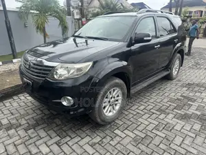 Toyota Fortuner 2.7 AWD 2014 Black