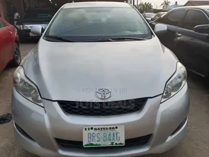 Toyota Matrix Hatchback FWD (1.8L 4cyl 5M) 2009 Silver