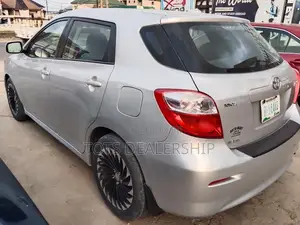 Toyota Matrix Hatchback FWD (1.8L 4cyl 5M) 2009 Silver
