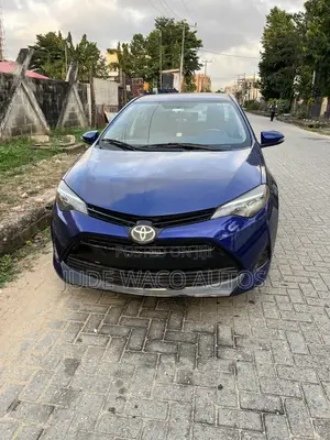 Toyota Corolla SE (1.8L 4cyl 6M) 2018 Blue