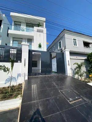 5bdrm Duplex in Chevron for sale