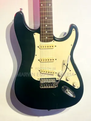 Vintage Samick by Fender Stratocaster-Style Electric Guitar