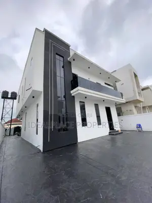 5bdrm Duplex in Chevron for sale