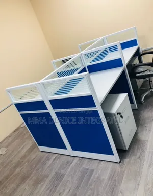 Modern Office Workstation Desk – 4-Seater Partitioned Desk