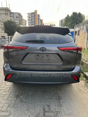Toyota Highlander XLE 2021 Gray