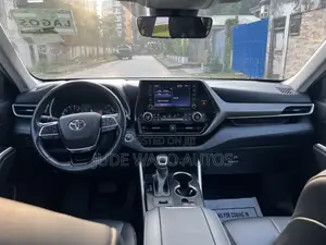 Toyota Highlander XLE 2021 Gray