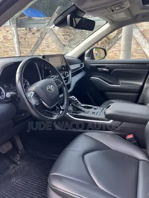 Toyota Highlander XLE 2021 Gray