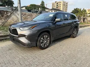 Toyota Highlander XLE 2021 Gray
