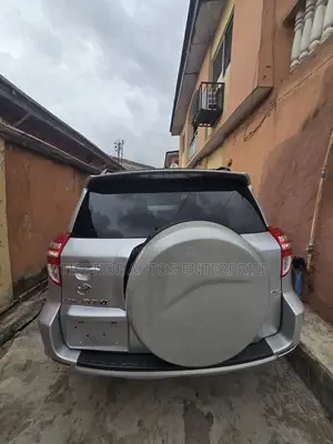 Toyota RAV4 2010 Silver