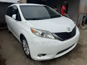 Toyota Sienna 2013 White