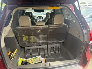 Toyota Sienna 2013 Red