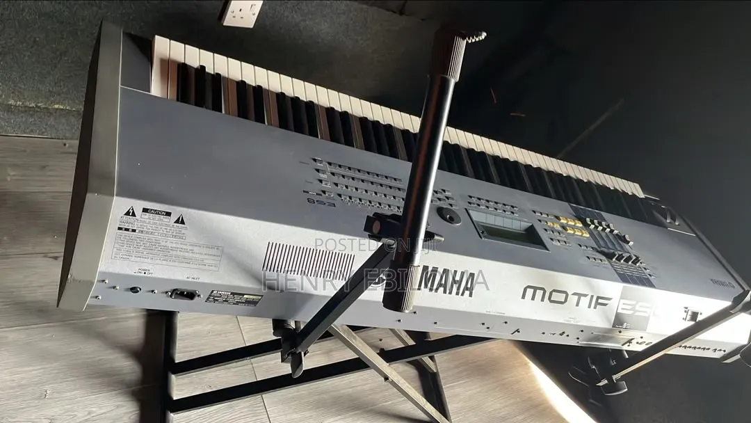 Yamaha Keyboatd Es8