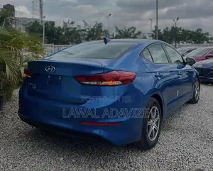 Hyundai Elantra SE Sedan FWD (1.8L 4cyl 6A) 2016 Blue