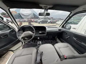 Toyota HiAce 2006 White