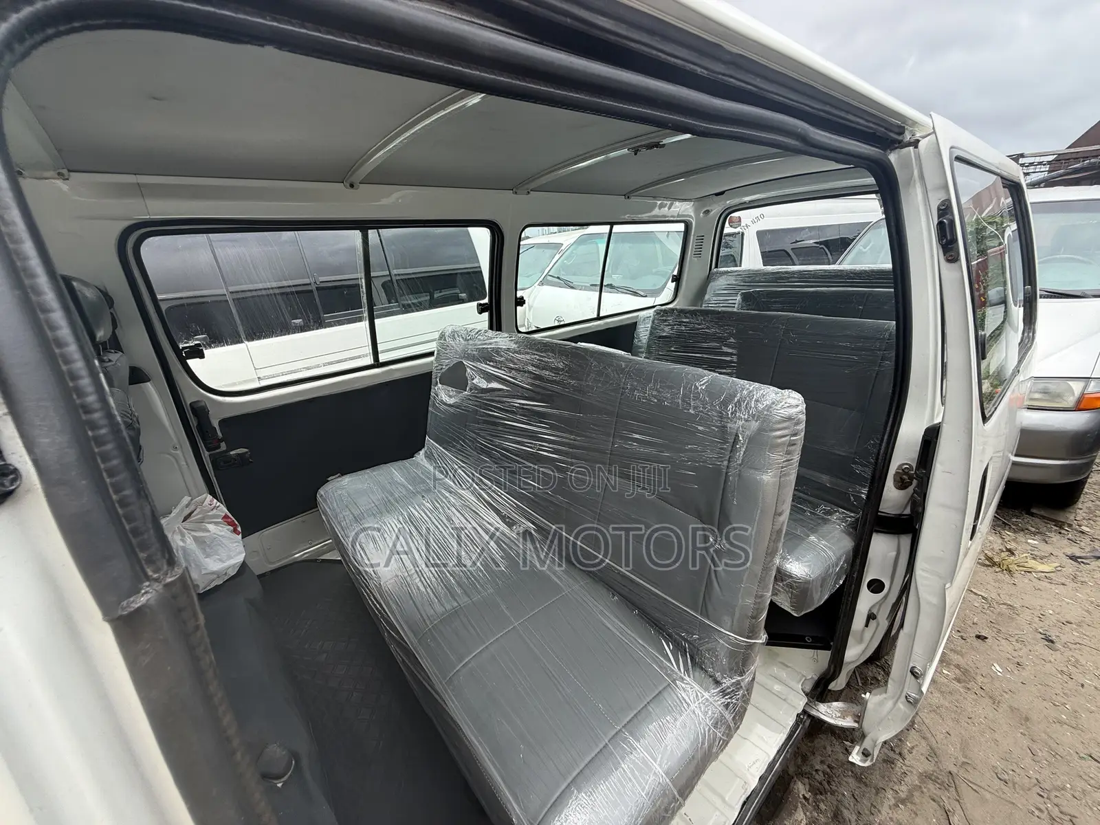 Toyota HiAce 2006 White